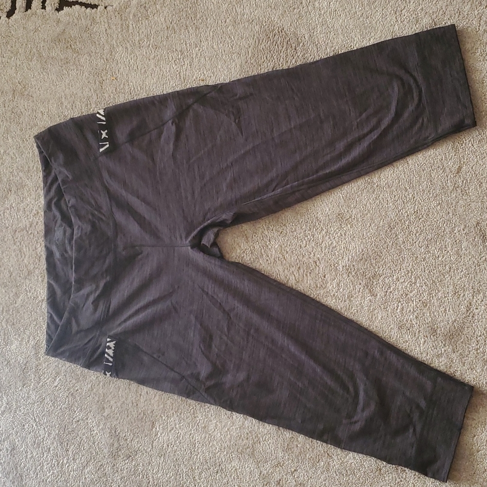 Womens Patagonia stretch active leggings.
